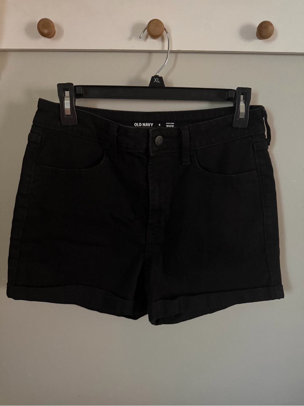 Old Navy High-Rise WOW Women’s Black Denim Shorts Size 6 Cuffed Pockets Button